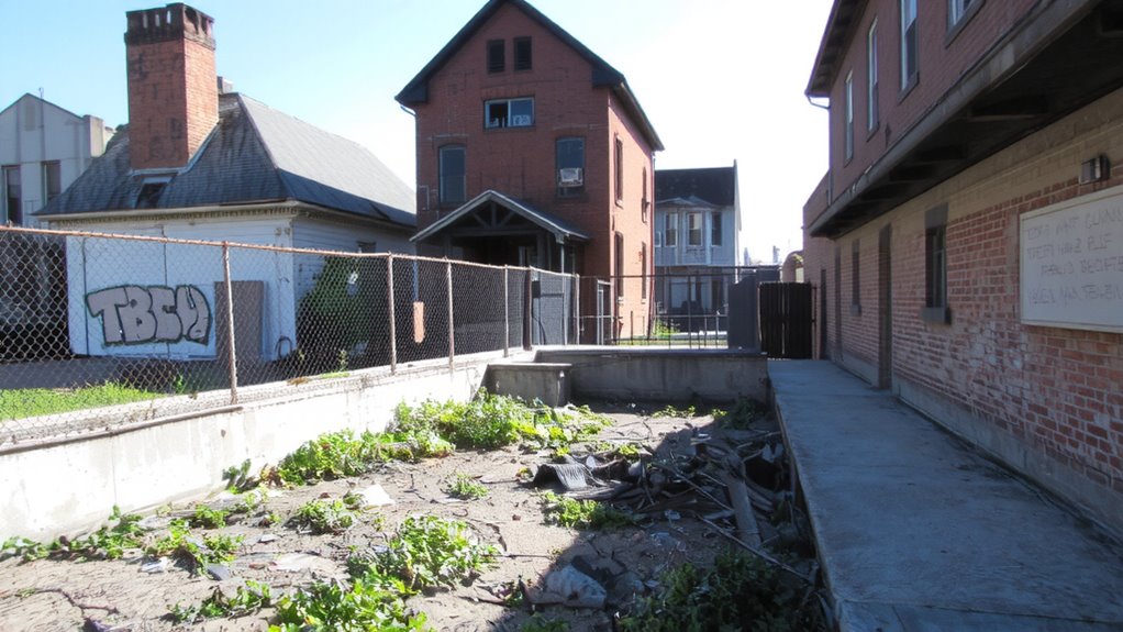 inspect buildings for abandonment