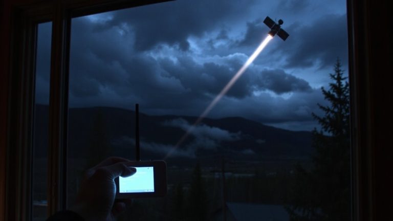 satellite messaging bypasses power grids